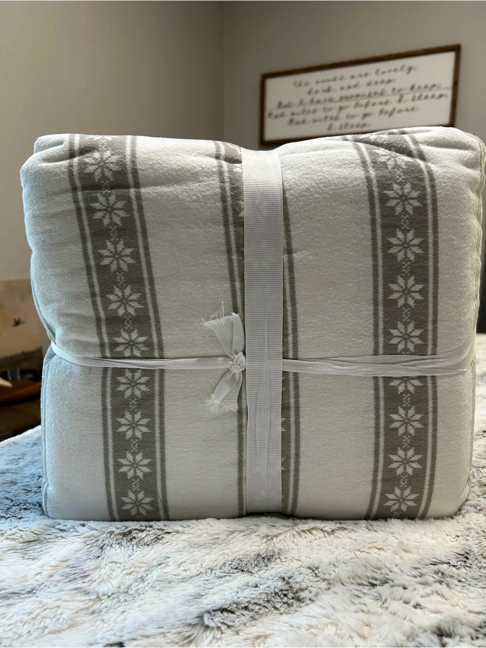 Eddie Bauer King Flannel Sheet Set - Gray & White Snowflake Stripe NWT